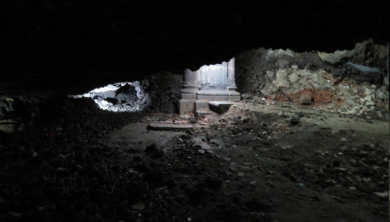 Mompileri shrine