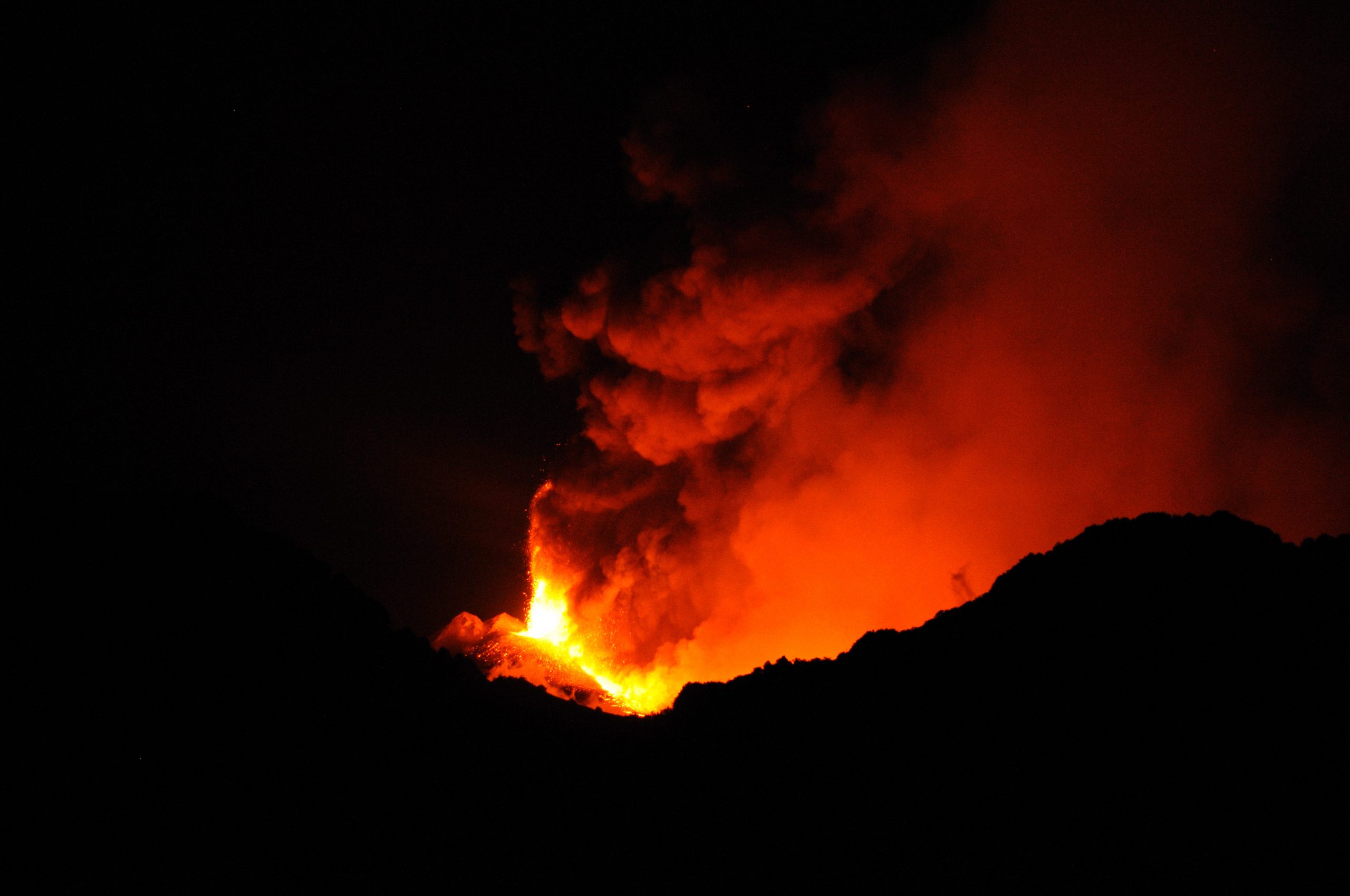 etna esplosione